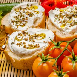 ساندوتش لبنه زعتر